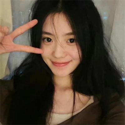 在角落，主教身边